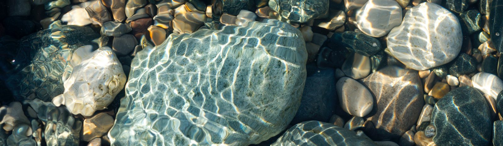 Water over pond rocks